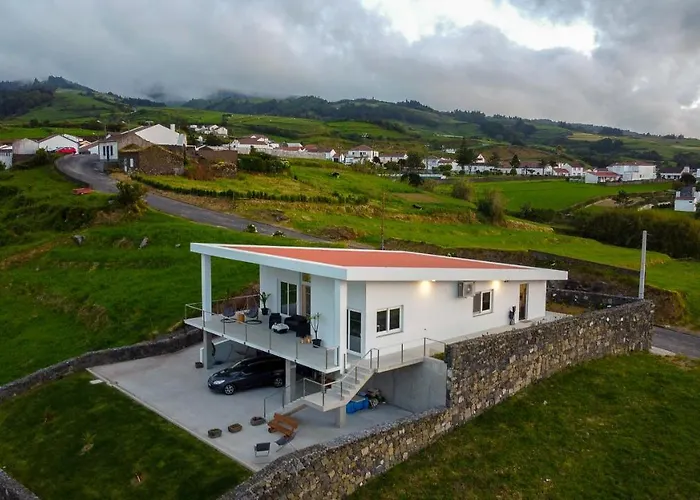 Alojamento de Acomodação e Pequeno-almoço Casa Baleia A Vista 3*