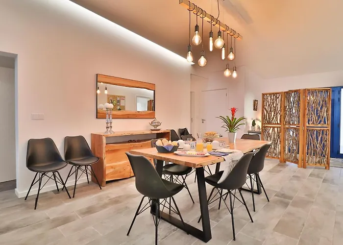 Alojamento de Acomodação e Pequeno-almoço Casa Baleia A Vista 3*